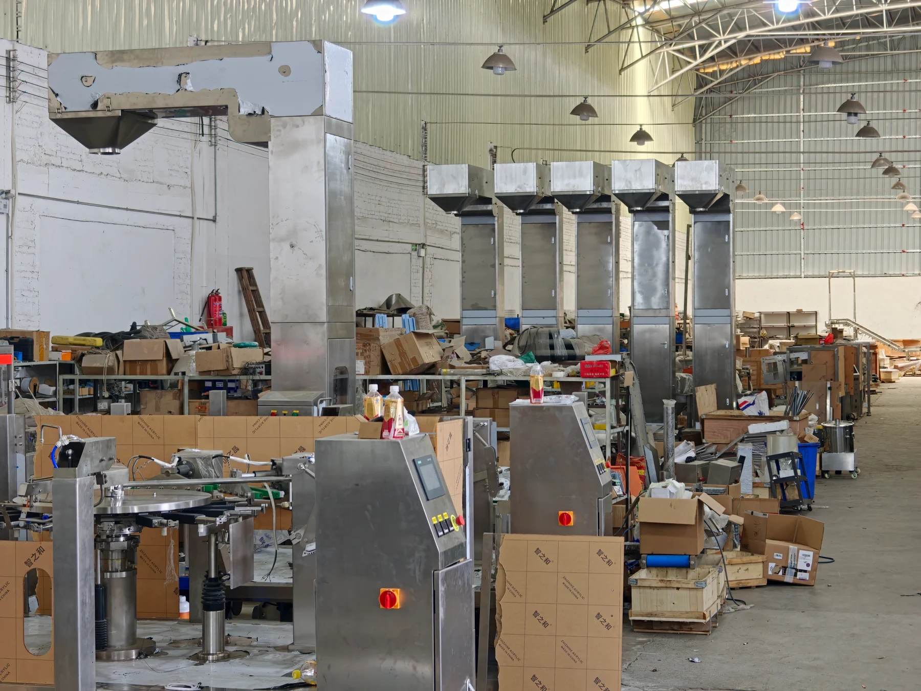 Bucket elevators and packaging equipment in the workshop